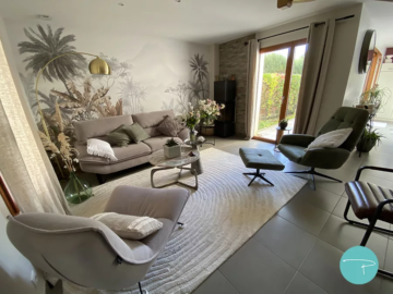 Métamorphose d'un salon gris aux accents kaki