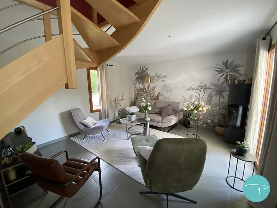 Métamorphose d'un salon gris aux accents kaki